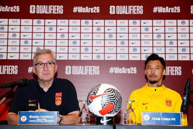 赫斯基的两个儿子在曼城崭露头角，他却保持谦逊